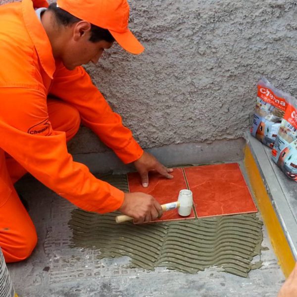 Pegamento en Polvo Chemayolic Gris Extrafuerte 25kg  Chema - Imagen 2